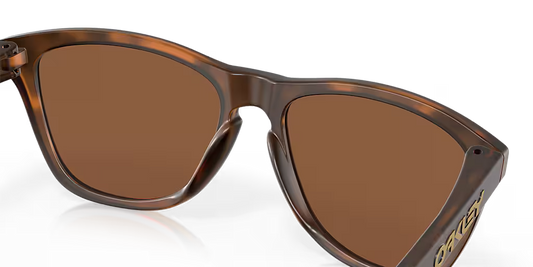 The Oakley OO9013 is the iconic Frogskins™ style