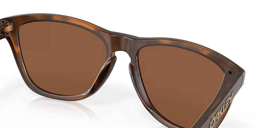 The Oakley OO9013 is the iconic Frogskins™ style