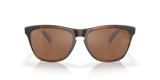 The Oakley OO9013 is the iconic Frogskins™ style