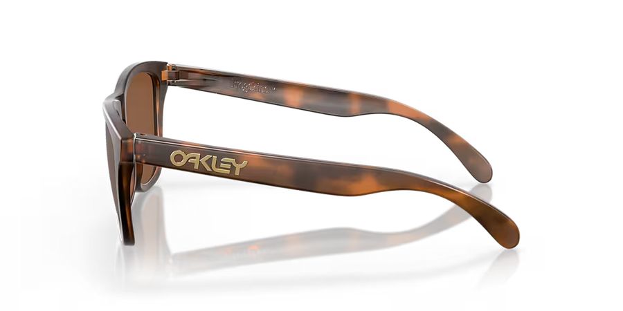 The Oakley OO9013 is the iconic Frogskins™ style