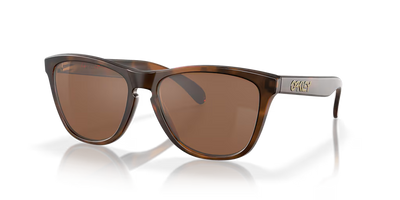 The Oakley OO9013 is the iconic Frogskins™ style